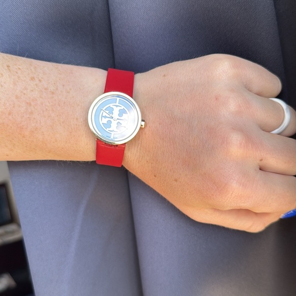 Tory Burch Riva Red Watch - Picture 3 of 5